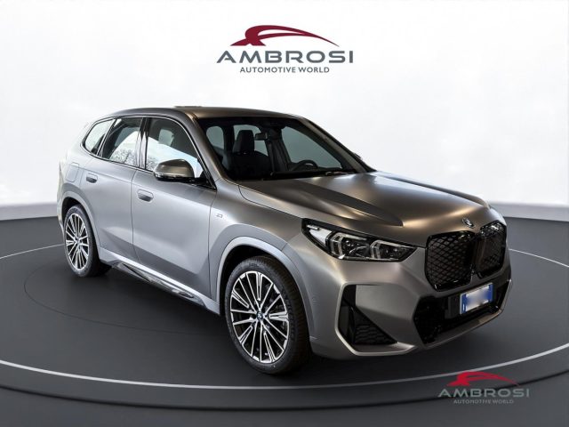 BMW iX1 M sport Premium package - foto 2 di 15
