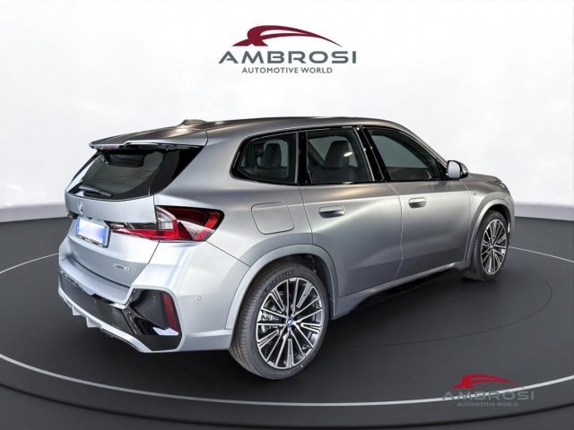 BMW iX1 M sport Premium package - foto 3 di 15