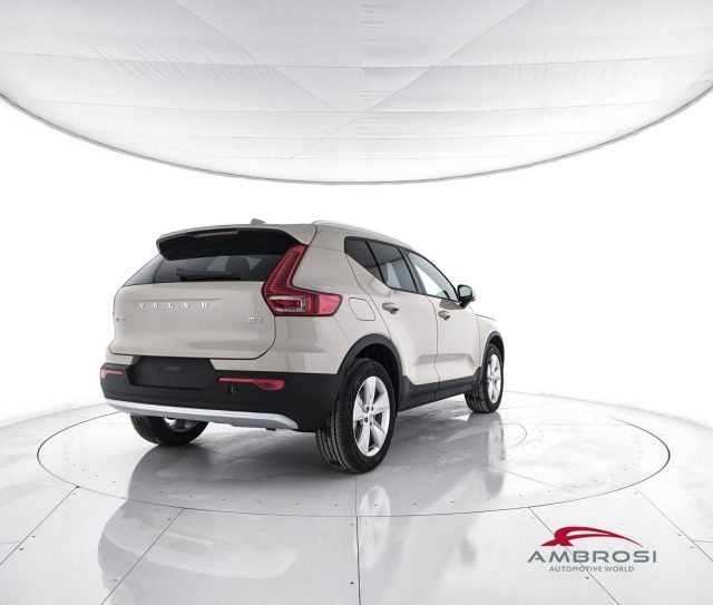 Volvo XC40 B3 Mild hybrid Benzina Core - foto 3 di 4