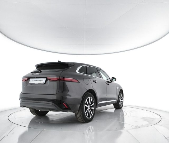 Jaguar F-Pace F PACE 2.0 D 204 CV AWD aut. R-Dynamic SE - foto 2 di 4