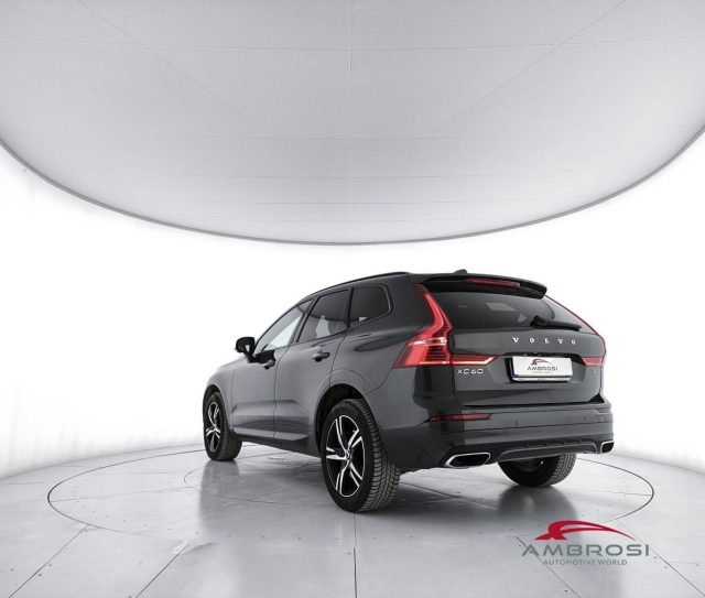 Volvo XC60 B4 (d) AWD Geartronic R-design - foto 4 di 4