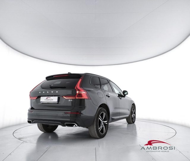 Volvo XC60 B4 (d) AWD Geartronic R-design - foto 3 di 4