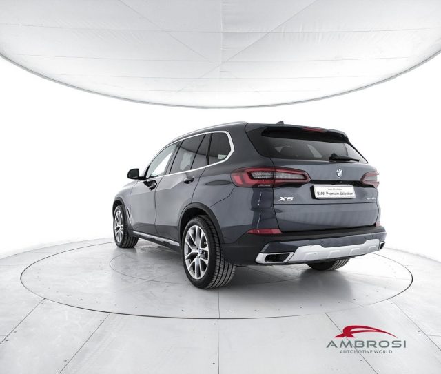 BMW X5 xDrive25d xLine - foto 4 di 4