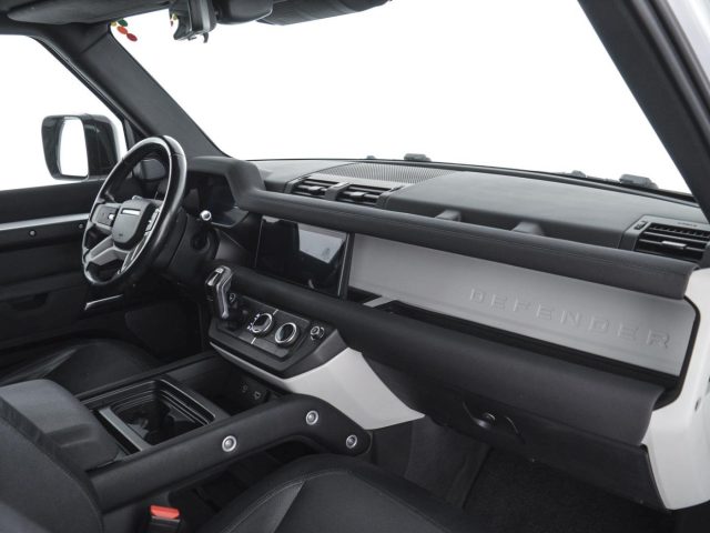 Land Rover Defender 90 3.0d i6 mhev X-Dynamic S awd 250cv auto - foto 3 di 4