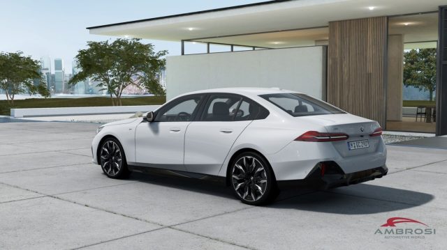 BMW 520 Serie 5 d 48V xDrive Msport - foto 2 di 4