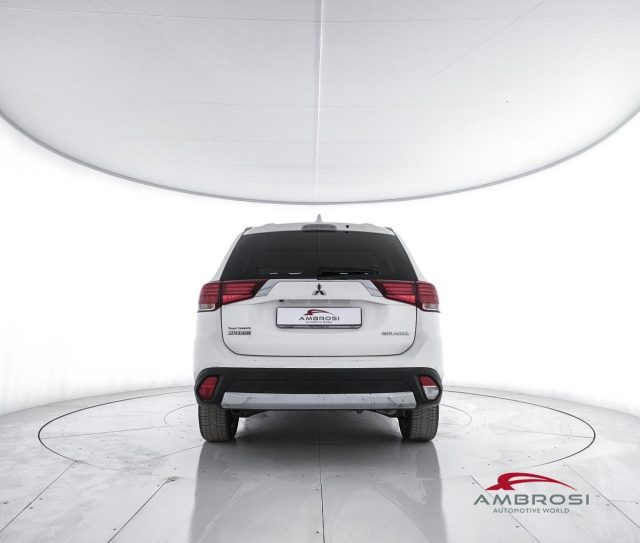 Mitsubishi Outlander 2.2 DI-D 4WD Instyle Plus SDA 7 posti - AUTOCARRO usato a CORCIANO