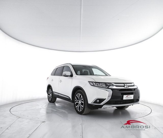 Mitsubishi Outlander 2.2 DI-D 4WD Instyle Plus SDA 7 posti - AUTOCARRO - foto 2 di 4