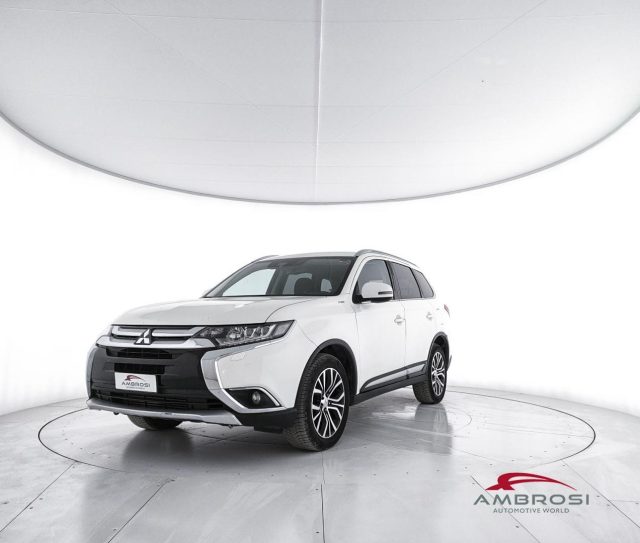Mitsubishi Outlander 2.2 DI-D 4WD Instyle Plus SDA 7 posti - AUTOCARRO usato a CORCIANO