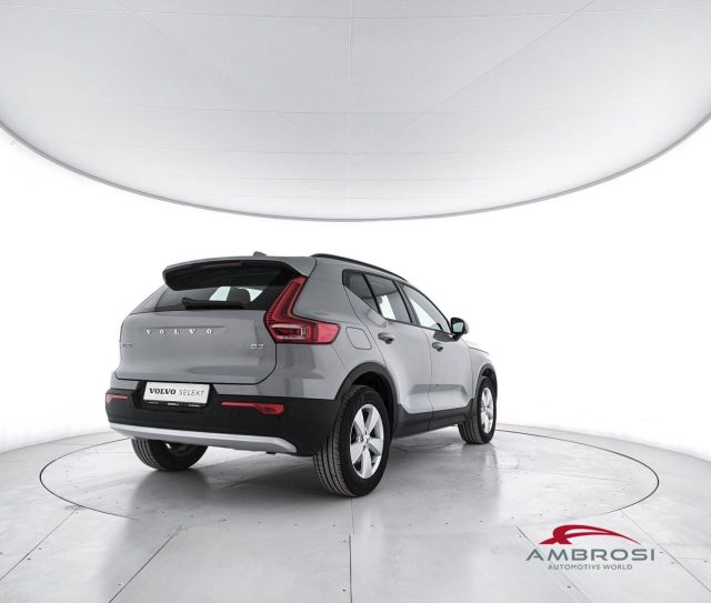 Volvo XC40 2.0 b3 Essential auto - foto 3 di 4