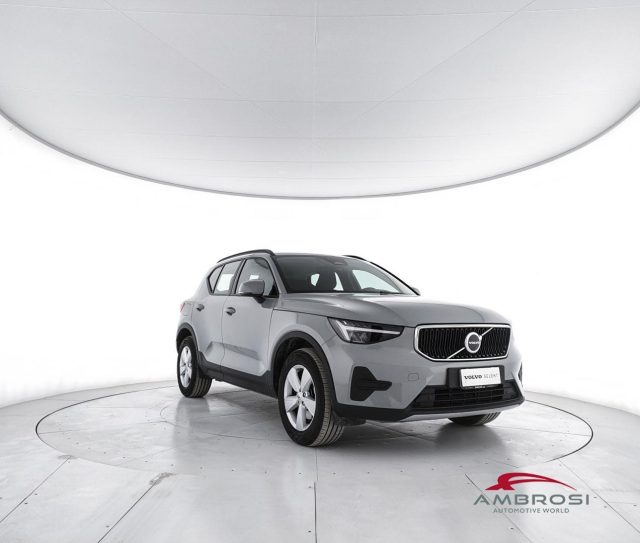 Volvo XC40 2.0 b3 Essential auto - foto 2 di 4