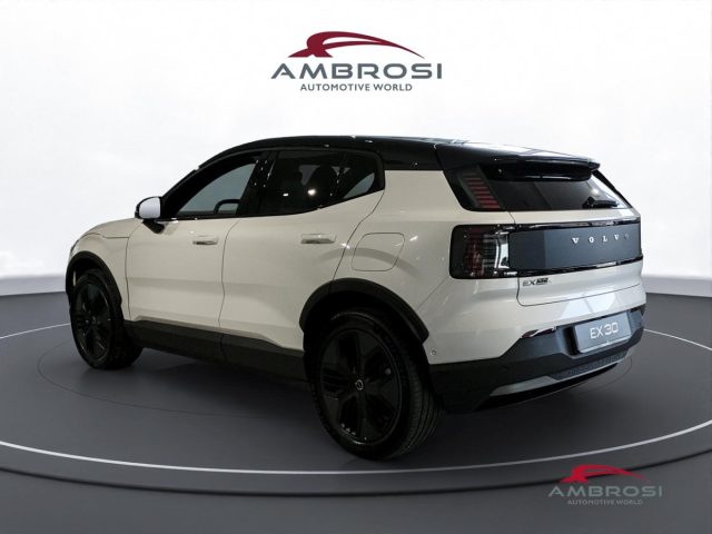 Volvo EX30 Cross Country P5 Long Range Electric Plus - foto 3 di 4
