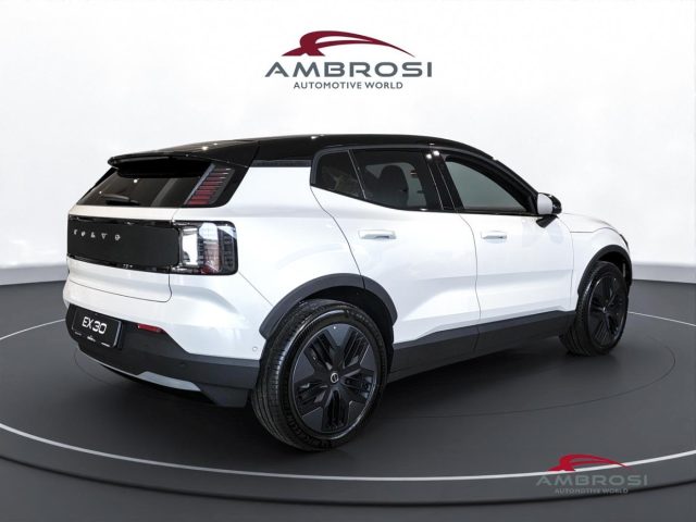 Volvo EX30 Cross Country P5 Long Range Electric Plus - foto 2 di 4