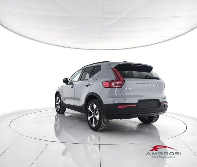 Volvo XC40 B3 Mild hybrid Benzina Plus Dark - foto 4 di 4