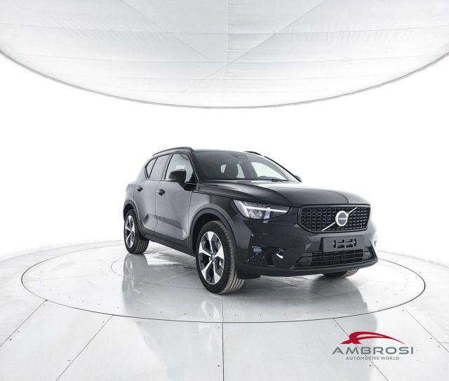 Volvo XC40 B3 Mild hybrid Benzina Plus Dark - foto 2 di 4