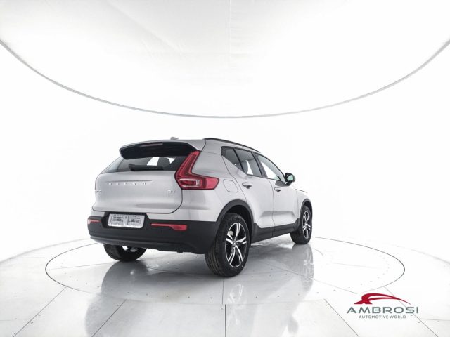 Volvo XC40 B3 Mild hybrid Benzina Plus Dark - foto 3 di 4