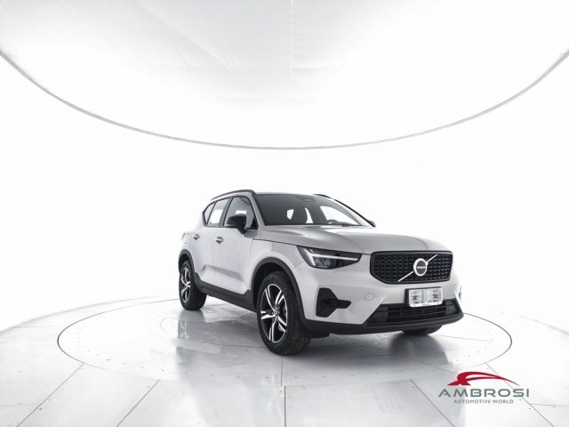 Volvo XC40 B3 Mild hybrid Benzina Plus Dark - foto 2 di 4