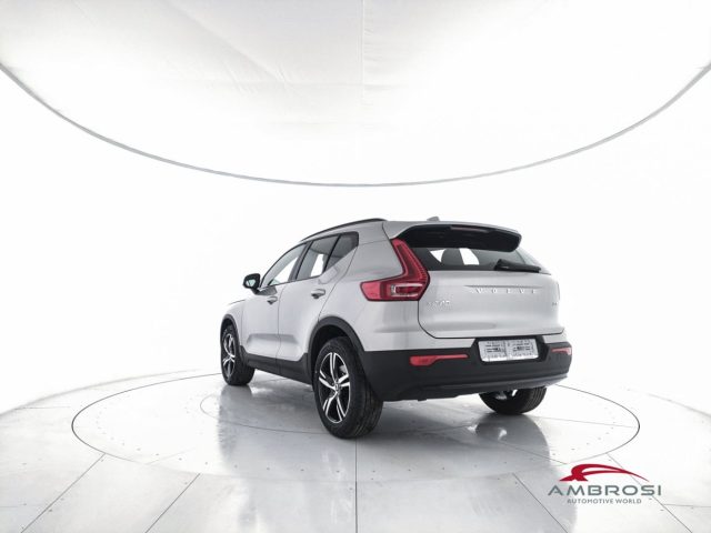 Volvo XC40 B3 Mild hybrid Benzina Plus Dark - foto 4 di 4