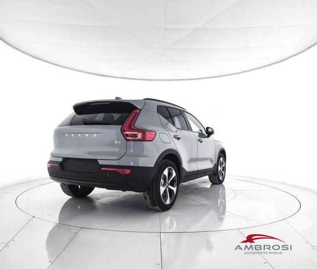 Volvo XC40 B3 Mild hybrid Benzina Plus Dark - foto 3 di 4