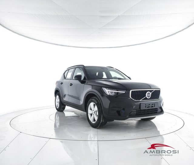 Volvo XC40 B3 Mild hybrid Benzina Essential - foto 2 di 4