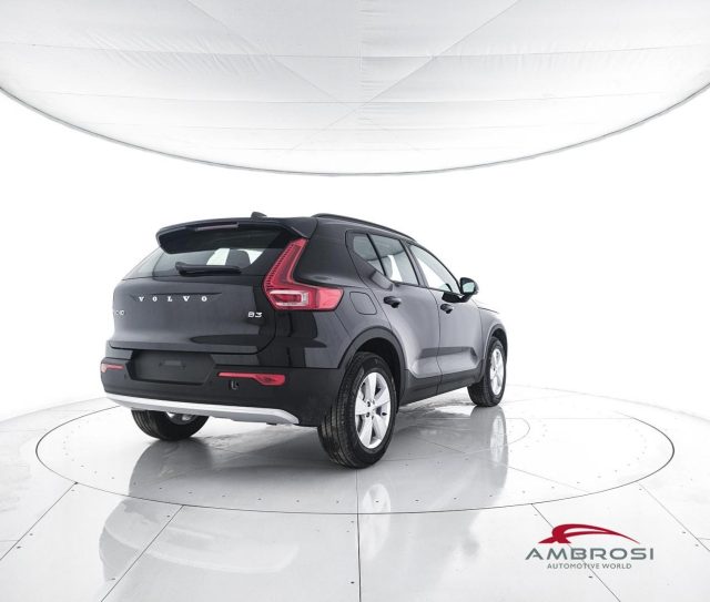 Volvo XC40 B3 Mild hybrid Benzina Essential - foto 3 di 4