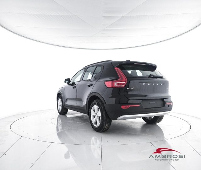Volvo XC40 B3 Mild hybrid Benzina Essential - foto 4 di 4