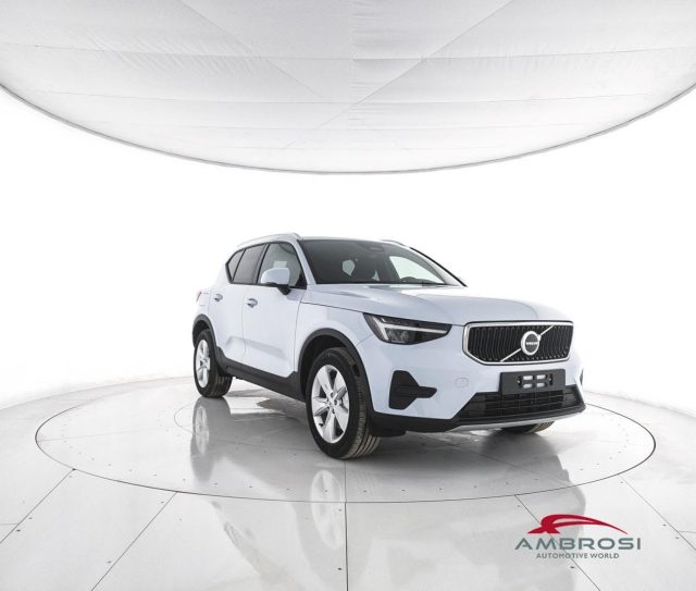 Volvo XC40 B3 Mild hybrid Benzina Essential - foto 2 di 4