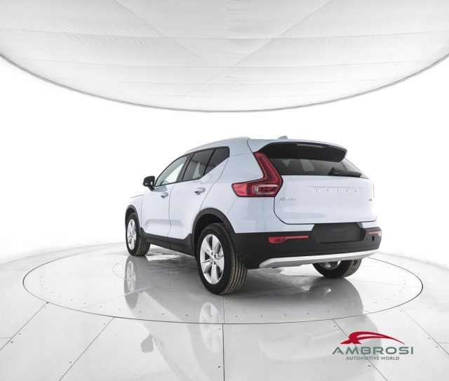 Volvo XC40 B3 Mild hybrid Benzina Essential - foto 4 di 4