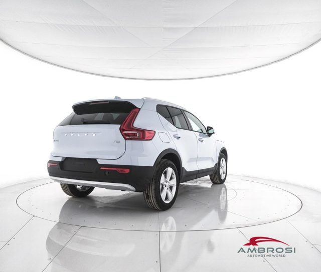 Volvo XC40 B3 Mild hybrid Benzina Essential - foto 3 di 4