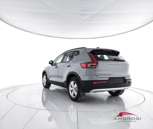 Volvo XC40 B3 Mild hybrid Benzina Essential - foto 4 di 4