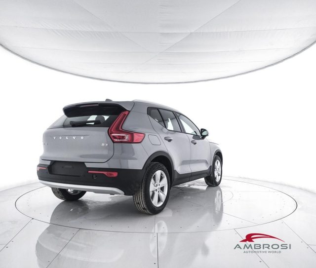Volvo XC40 B3 Mild hybrid Benzina Core - foto 3 di 4