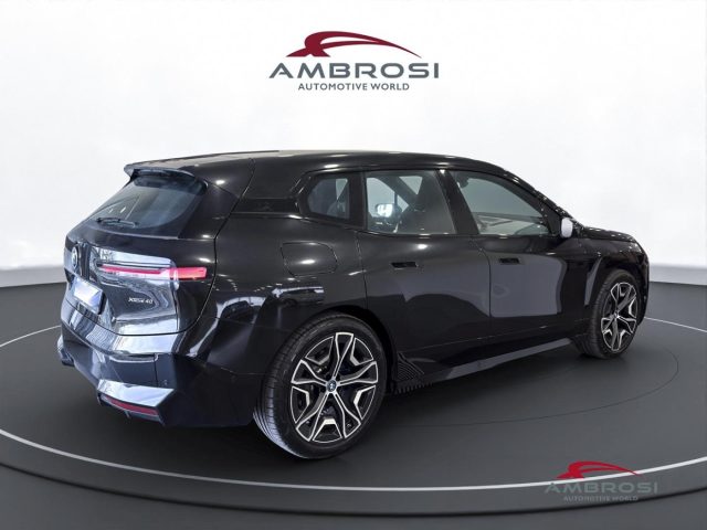 BMW iX xDrive40 Pacchetto Sportivo Edition Signature - foto 2 di 4