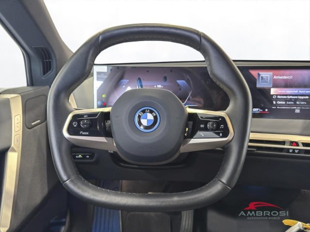 BMW iX xDrive40 Pacchetto Sportivo Edition Signature - foto 4 di 4