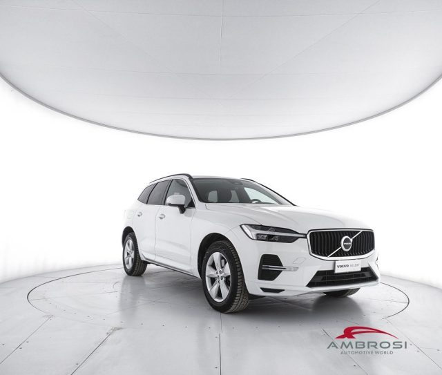 Volvo XC60 B4 Geartronic Momentum Auto usato a CORCIANO