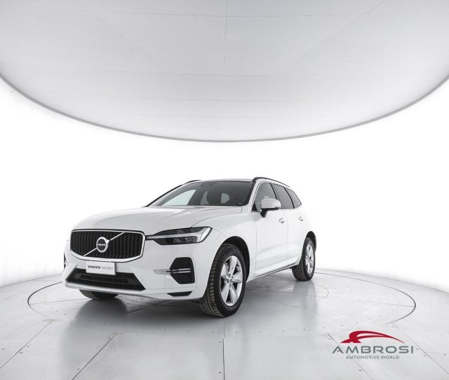 Volvo XC60 B4 Geartronic Momentum Auto usato a CORCIANO