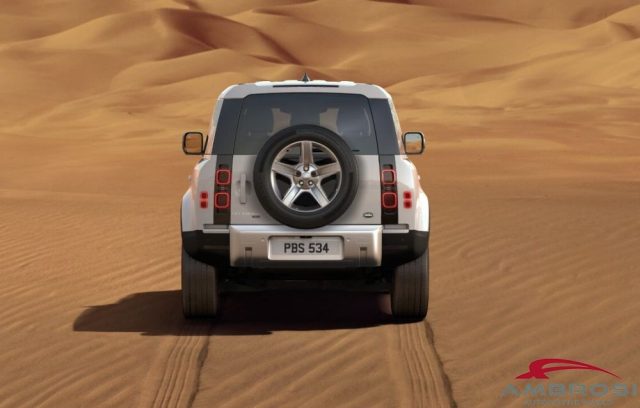 Land Rover Defender 90 3.0D I6 300 CV AWD Auto SE - foto 3 di 4