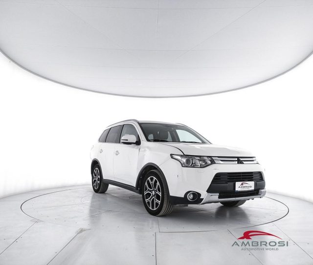 Mitsubishi Outlander 2.2 DI-D 4WD Instyle 7p. - PER OPERATORI DEL SETTO - foto 2 di 4