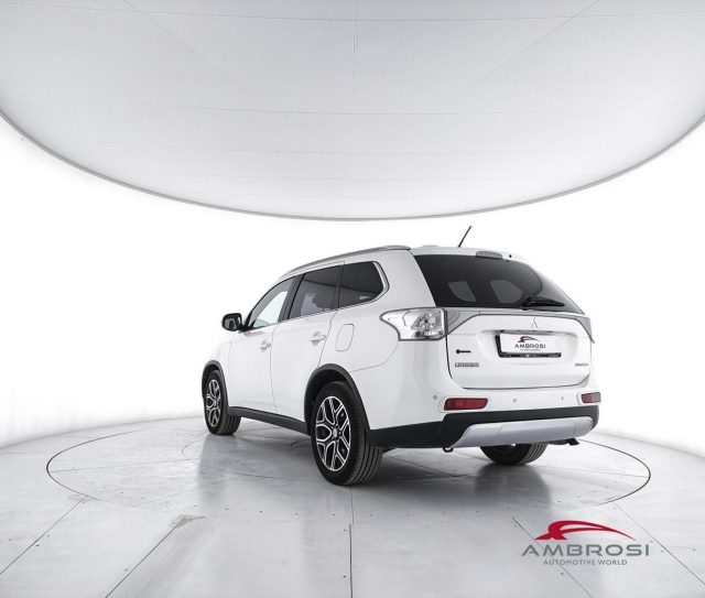 Mitsubishi Outlander 2.2 DI-D 4WD Instyle 7p. - PER OPERATORI DEL SETTO - foto 4 di 4