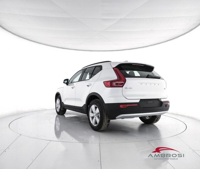 Volvo XC40 B3 Mild hybrid Benzina Essential - foto 4 di 4