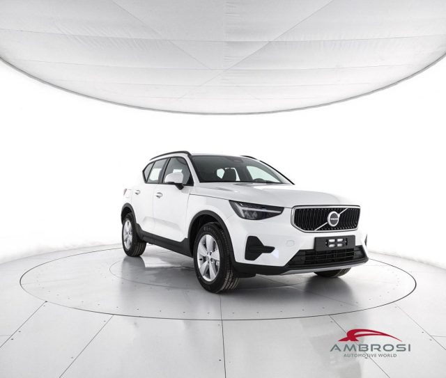 Volvo XC40 B3 Mild hybrid Benzina Essential - foto 2 di 4