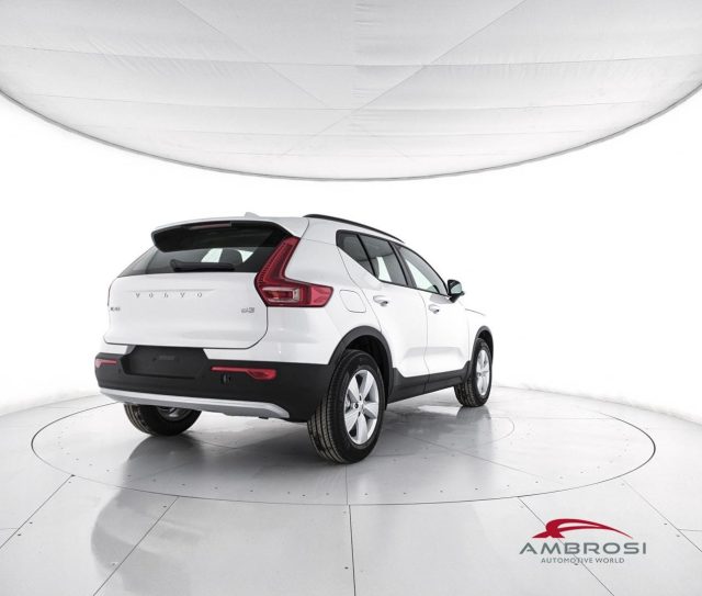 Volvo XC40 B3 Mild hybrid Benzina Essential - foto 3 di 4