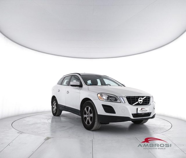 Volvo XC60 D5 AWD Geartronic Momentum - PER OPERATORI DEL SET - foto 2 di 15