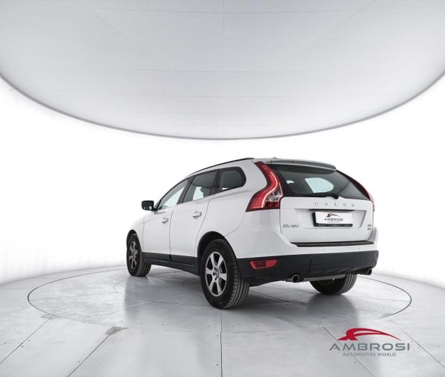 Volvo XC60 D5 AWD Geartronic Momentum - PER OPERATORI DEL SET - foto 4 di 15