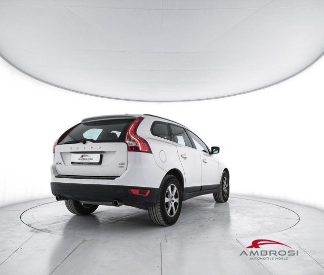 Volvo XC60 D5 AWD Geartronic Momentum - PER OPERATORI DEL SET - foto 3 di 15