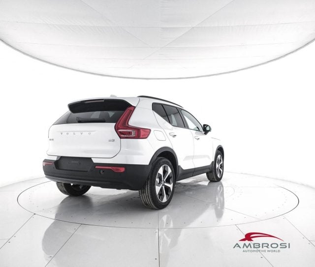 Volvo XC40 B3 Mild hybrid Benzina Core - foto 3 di 4