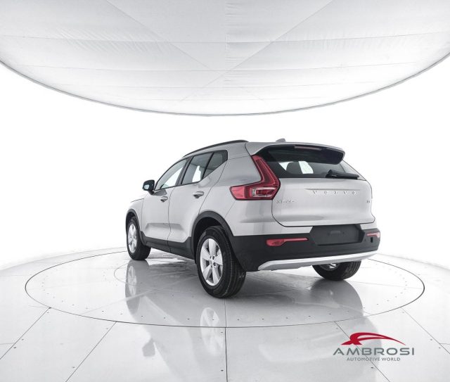 Volvo XC40 B3 Mild hybrid Benzina Essential - foto 4 di 4
