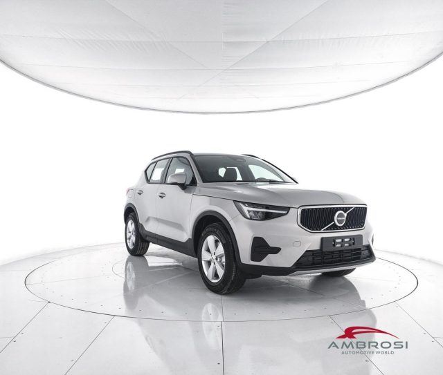 Volvo XC40 B3 Mild hybrid Benzina Essential - foto 2 di 4