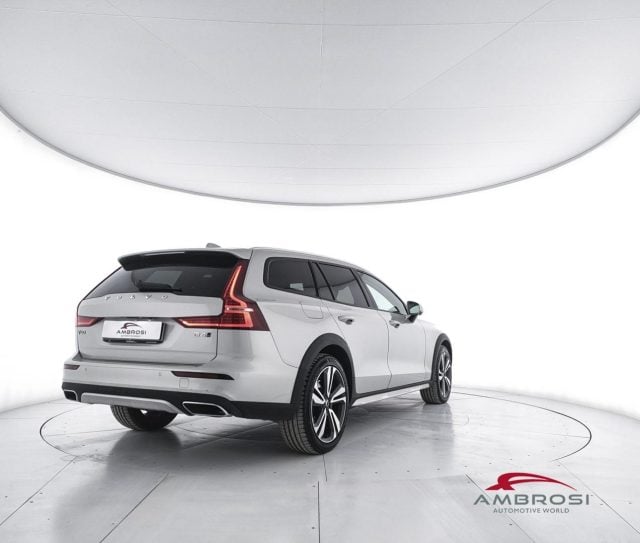 Volvo V60 Cross Country D4 AWD Geartronic Business Plus - foto 3 di 4