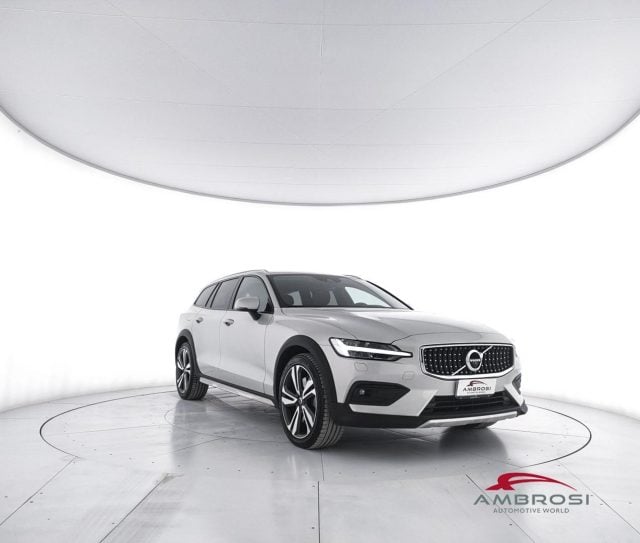 Volvo V60 Cross Country D4 AWD Geartronic Business Plus - foto 2 di 4