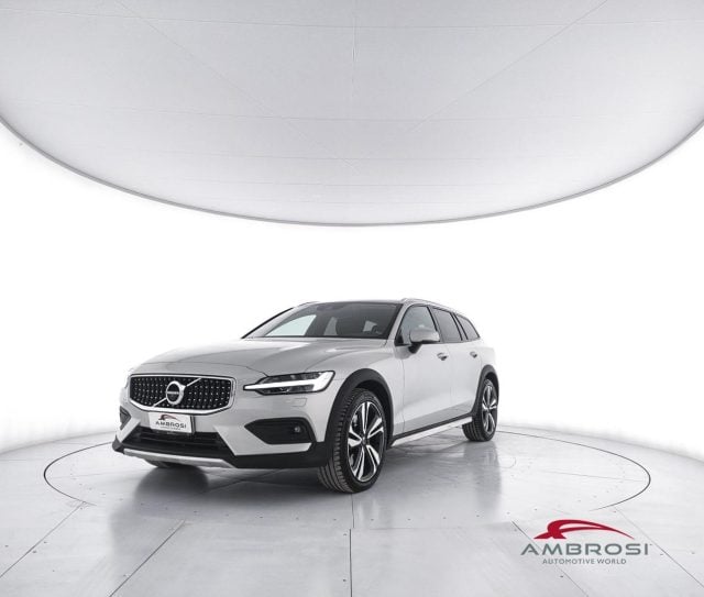 Volvo V60 Cross Country D4 AWD Geartronic Business Plus, del 2020, 111.408 km, in vendita a Corciano (PG)