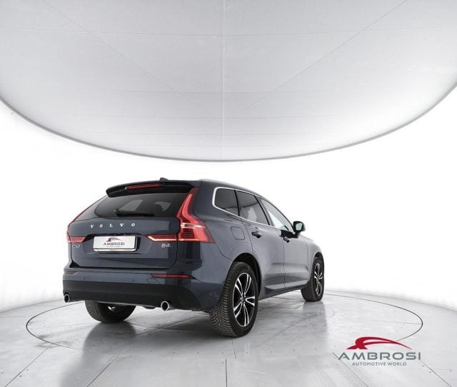 Volvo XC60 B4 (d) AWD Geartronic Momentum Pro - AUTOCARRO N1 - foto 3 di 4